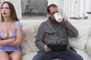 امرأة عاطفية تمارس الجنس السحاقي سراً مع امرأة أخرى