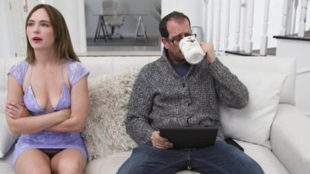 امرأة عاطفية تمارس الجنس السحاقي سراً مع امرأة أخرى